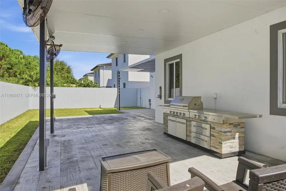 Covered patio and outdoor kitchen